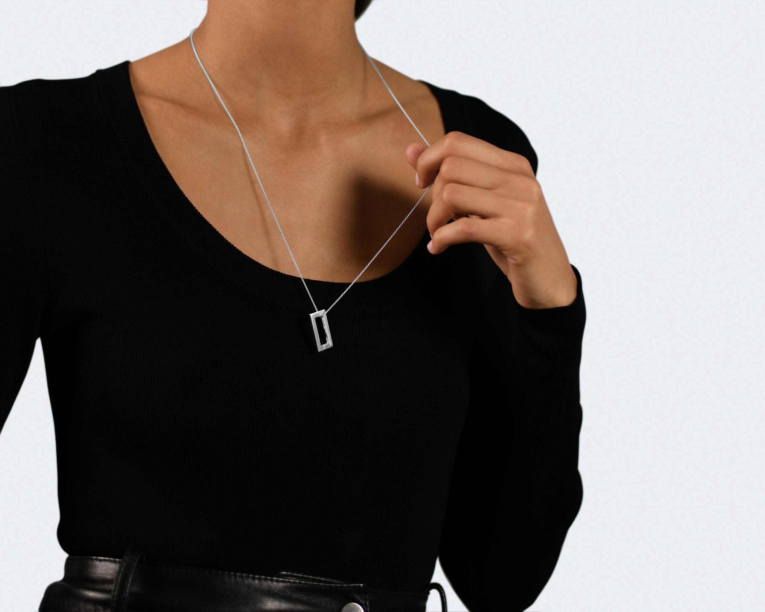 rectangle necklace 3.4g