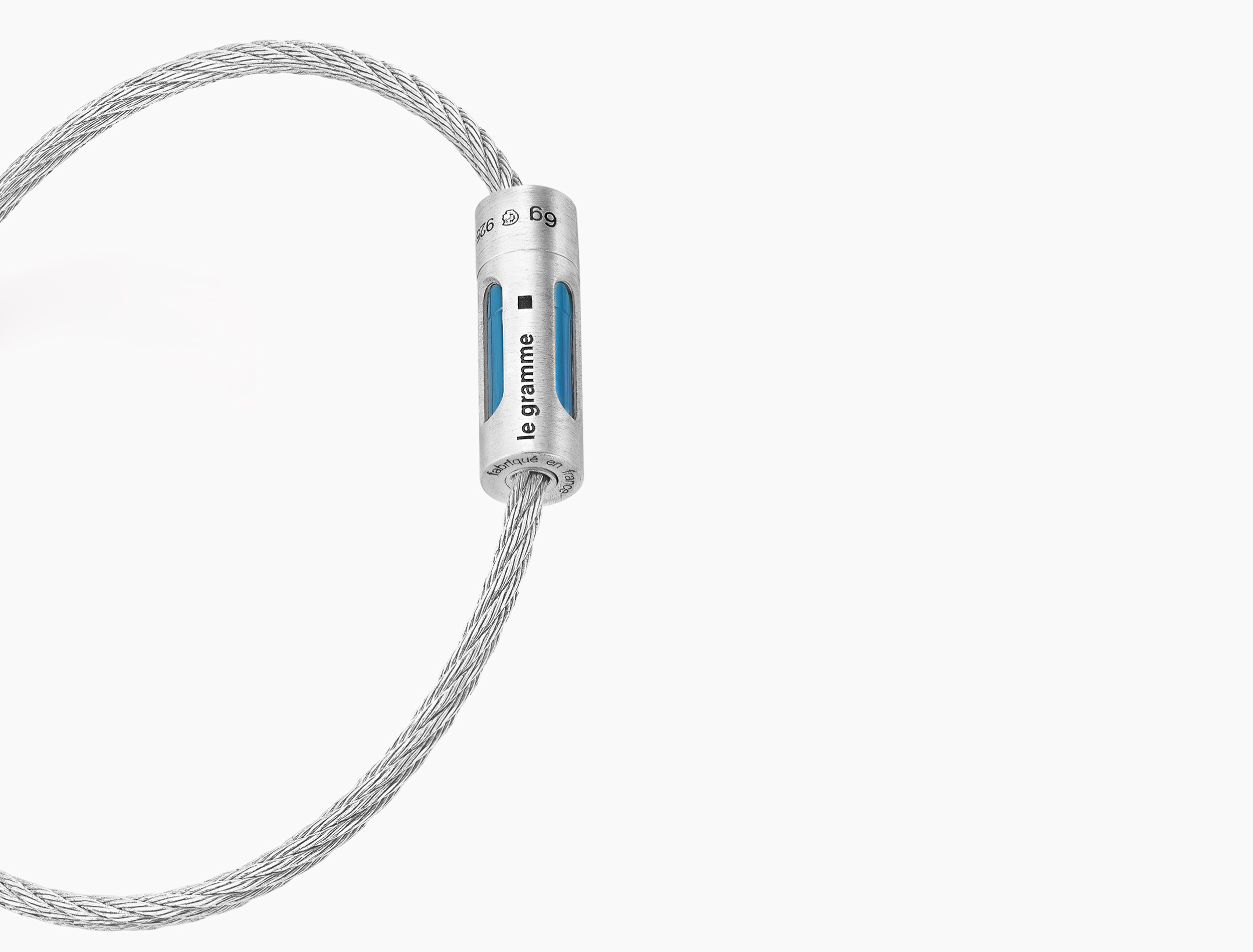 bracelet câble perforé bleu le 9g